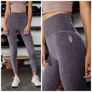 NWT FREE PEOPLE movement good karma legging - faded grape m/l